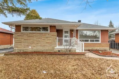 2093 SAUNDERSON Drive B, Elmvale Acres and Area, ON K1G 2E7