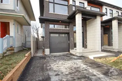318 CYR Avenue B, Vanier and Kingsview Park, ON K1L 7N7