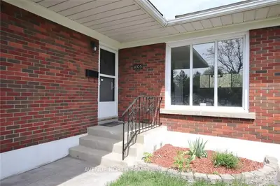 1005 PINECREST Road A, Britannia Heights - Queensway Terrace N and Area, ON K2B 6B6