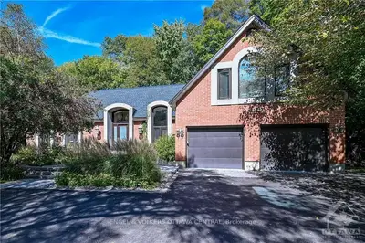 75 POND Street, Rockcliffe Park, ON K1L 8J1