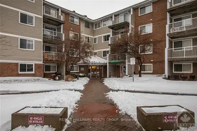 270 BRITTANY Drive 410, Manor Park - Cardinal Glen and Area, ON K1K 4M3