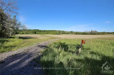 2135 EMMETT Road, Orleans - Cumberland and Area, ON K4C 1S1