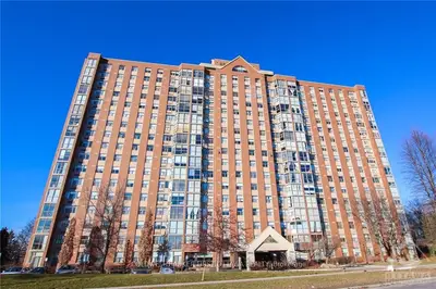 2760 CAROUSEL Crescent 810, Blossom Park - Airport and Area, ON K1T 2N4