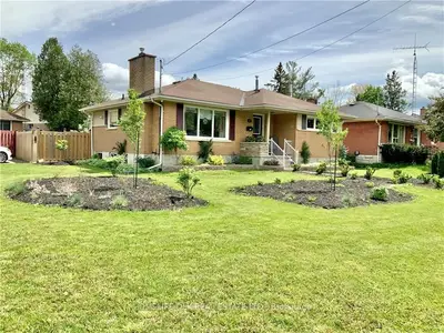 23 DEWICK Drive, Brockville, ON K6V 2M1