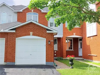 202 Forestglade Crescent, Hunt Club - South Keys and Area, ON K1G 6A7