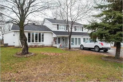1039 PEMBROKE Street E, Laurentian Valley, ON K8A 6Z3