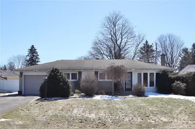 20 Harwick Crescent, Bells Corners and South to Fallowfield, ON K2H 6R1