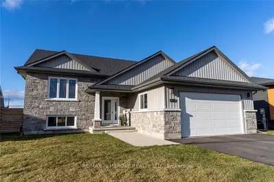 10 DREW Street, Petawawa, ON K8H 0G4