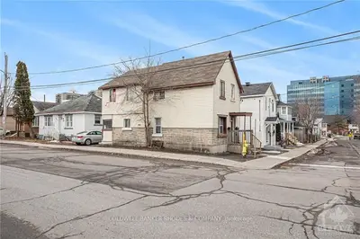 348 OLMSTEAD Street, Vanier and Kingsview Park, ON K1L 7K5