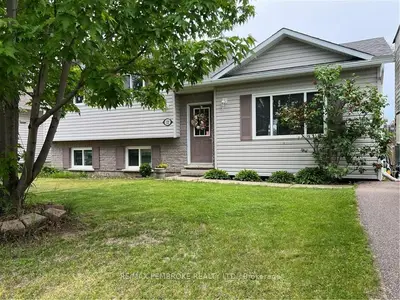 12 GERALD Avenue, Petawawa, ON K8H 2Y3
