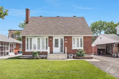 1446 Woodward Avenue, Carlington - Central Park, ON K1Z 7W3