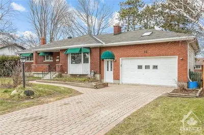 32 ROUNDHAY Drive B, South of Baseline to Knoxdale, ON K2G 1B5