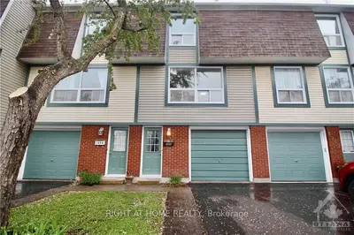 1944 GARDEN PARK Lane, Blackburn Hamlet, ON K1B 5B2