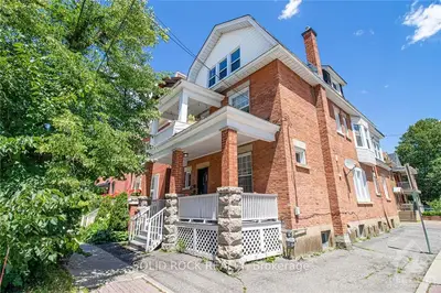 121 CARTIER Street 3, Ottawa Centre, ON K2P 1K4