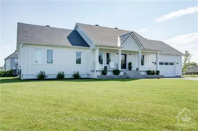 35 DES SPIREES Place, Clarence-Rockland, ON K0A 2A0