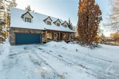1316 GRAND CHENE Court, Orleans - Cumberland and Area, ON K4A 3P1