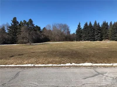 34 CEDARHILL Drive, Bells Corners and South to Fallowfield, ON K2R 1C6