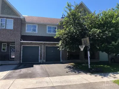 4104 KELLY FARM Drive, Blossom Park - Airport and Area, ON K1T 0A1