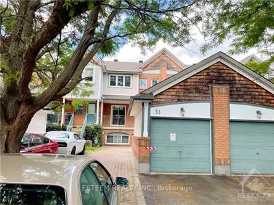 31 Thornbury Crescent, South of Baseline to Knoxdale, ON K2G 6C6