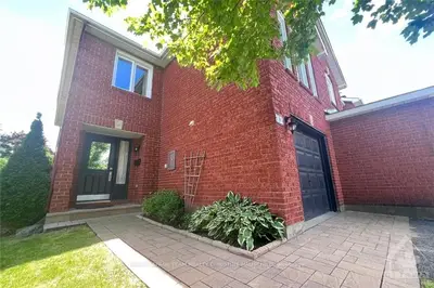 12 Longboat Court, Kanata, ON K2K 2T3