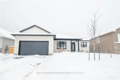 38 CHAD Street, Petawawa, ON K8H 0G8