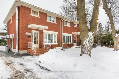 2434 IRIS Street, Parkway Park - Queensway Terrace S and Area, ON K2C 1C6