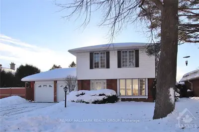 18 CROFTON Road, South of Baseline to Knoxdale, ON K2G 0N3