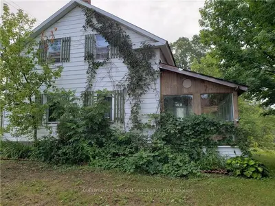 1887 BEACHBURG Road, Whitewater Region, ON K0J 2C0
