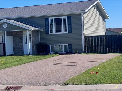 48 RENFREW Street, Petawawa, ON K8H 0A5