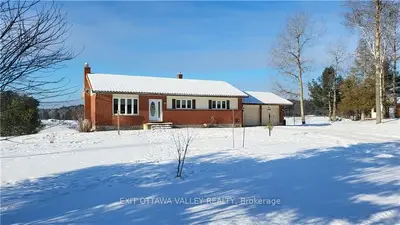267 RAHNS Road, Laurentian Valley, ON K8A 6W8