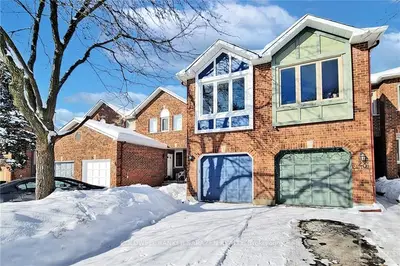 18 ASHPARK Crescent, Hunt Club - South Keys and Area, ON K1T 3N6