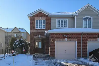 240 RUSTIC HILLS Crescent, Orleans - Cumberland and Area, ON K4A 5A4