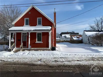 57 LOCHIEL Street S, Renfrew, ON K7V 1W4