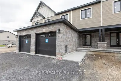 208 DION Avenue, Clarence-Rockland, ON K4K 0M3