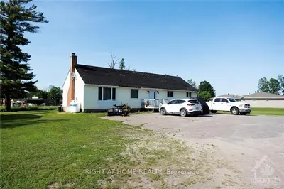 2402 LOCHWINNOCH Road, Horton, ON K7V 3Z4