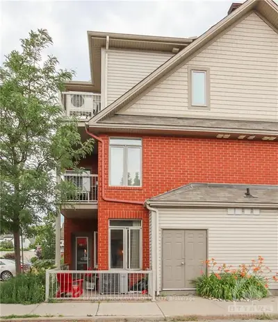 300 MEILLEUR B, Vanier and Kingsview Park, ON K1L 0A8