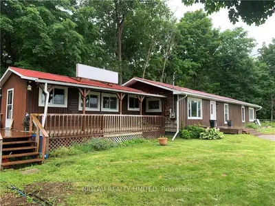 3 BAY Road, Rideau Lakes, ON K0G 1L0