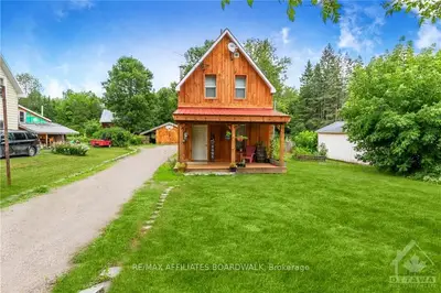 1943 FORESTERS FALLS Road, Whitewater Region, ON K0J 1V0