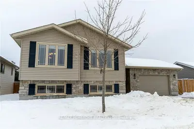 5 NEWPORT Drive, Petawawa, ON K8H 0C9