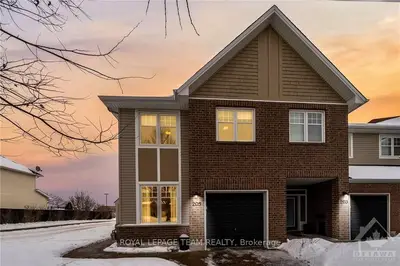 205 HORSESHOE Crescent, Stittsville - Munster - Richmond, ON K2S 0B5