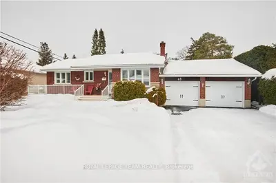 48 ROUNDHAY Drive, South of Baseline to Knoxdale, ON K2G 1B5