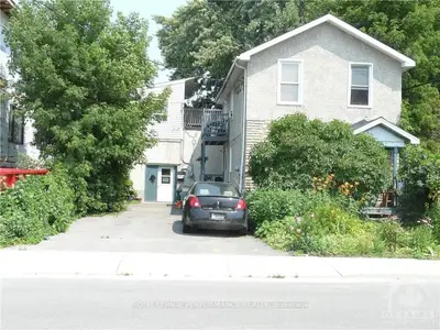209 BARIBEAU Street, Vanier and Kingsview Park, ON K1L 7R5