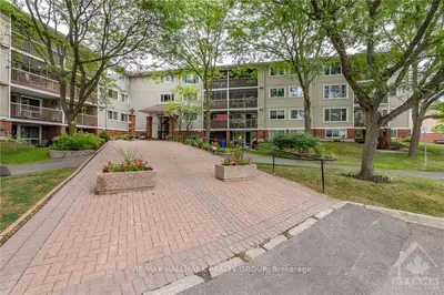 6434 BILBERRY Drive 310, Orleans - Convent Glen and Area, ON K1C 4P5