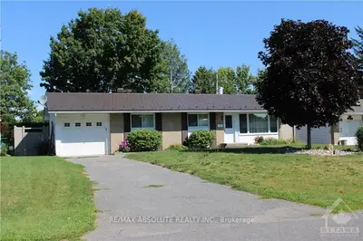 27 LONGWOOD Avenue, Bells Corners and South to Fallowfield, ON K2H 6G3