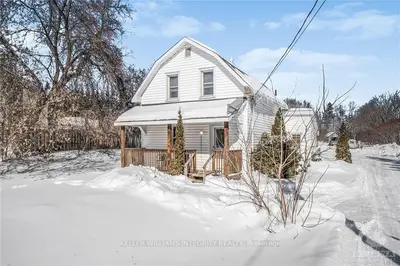 36 ROBERTSON Drive, Whitewater Region, ON K0J 1C0
