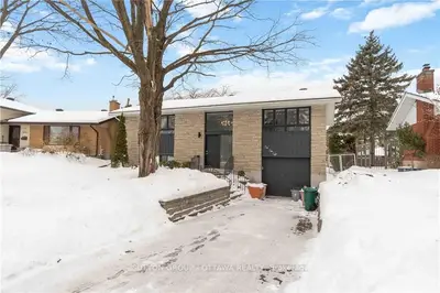 998 WISEMAN Crescent, Billings Bridge - Riverside Park and Area, ON K1V 8J4