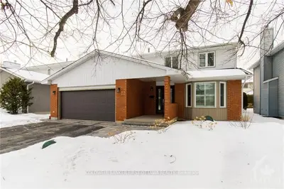 22 GAVIN Street, Billings Bridge - Riverside Park and Area, ON K1V 9X3
