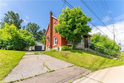 574 PEMBROKE Street E, Pembroke, ON K8A 3L6