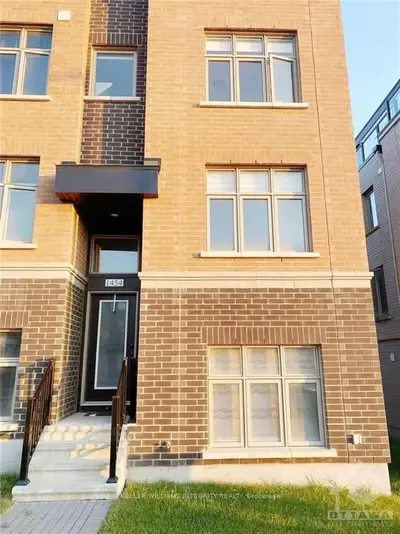 1454 HEMLOCK Road, Manor Park - Cardinal Glen and Area, ON K1K 4Z8