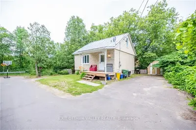 478 CHRISTINK LANE Street, Pembroke, ON K8A 4X1